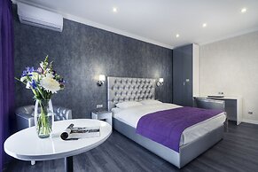 Hotel Status Apartments