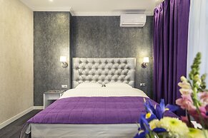 Hotel Status Apartments