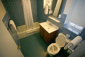 Chalet Motel Mequon