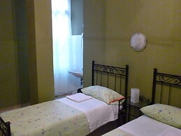 Hotel Giamaica for Girls & Ladies Only