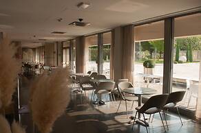 One Hotel & Restaurant