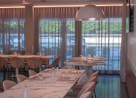 One Hotel & Restaurant