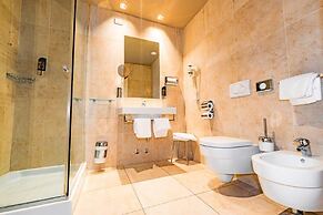 One Hotel & Restaurant