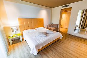 One Hotel & Restaurant