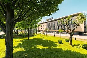 One Hotel & Restaurant