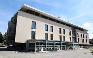 One Hotel & Restaurant