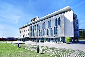 One Hotel & Restaurant