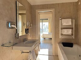 One Hotel & Restaurant