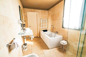 One Hotel & Restaurant