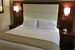 Holiday Inn Express & Suites Lantana, an IHG Hotel