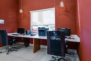 Holiday Inn Express & Suites Lantana by IHG