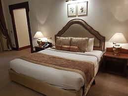 The Palms - Town & Country Club