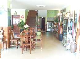 Ta Som Guesthouse & Tour Services