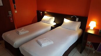 Le Montclair Montmartre by River - Hostel