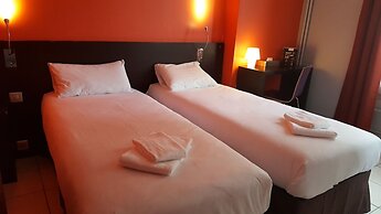 Le Montclair Montmartre by River - Hostel