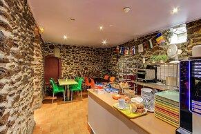 Le Montclair Montmartre by River - Hostel