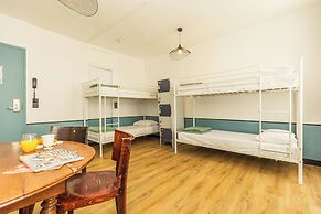 Young & Happy Latin Quarter by Hiphophostels