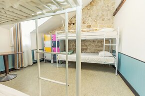 Young & Happy Latin Quarter by Hiphophostels