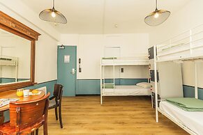 Young & Happy Latin Quarter by Hiphophostels