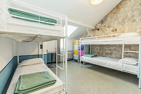 Young & Happy Latin Quarter by Hiphophostels