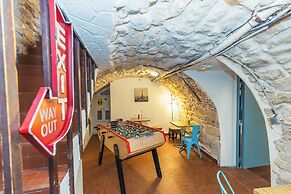 Young & Happy Latin Quarter by Hiphophostels