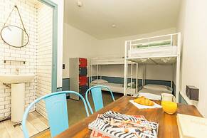 Young & Happy Latin Quarter by Hiphophostels