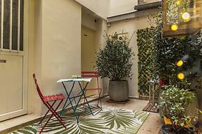 Young & Happy Latin Quarter by Hiphophostels