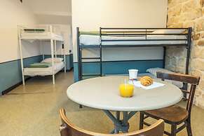 Young & Happy Latin Quarter by Hiphophostels