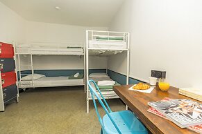 Young & Happy Latin Quarter by Hiphophostels