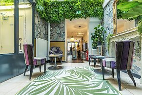 Young & Happy Latin Quarter by Hiphophostels