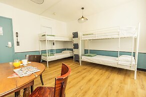 Young & Happy Latin Quarter by Hiphophostels