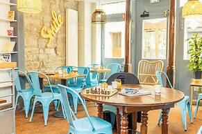 Young & Happy Latin Quarter by Hiphophostels