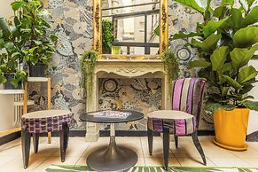 Young & Happy Latin Quarter by Hiphophostels