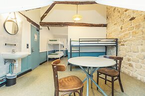 Young & Happy Latin Quarter by Hiphophostels