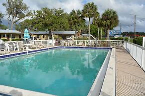 Suwannee Gables Motel and Marina