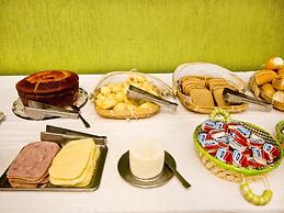 Turrance White Hotel