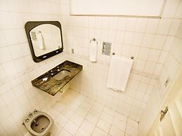 Turrance White Hotel