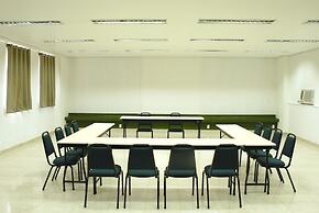 Turrance White Hotel