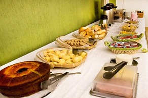 Turrance White Hotel