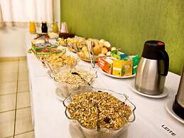 Turrance White Hotel