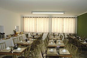 Turrance White Hotel