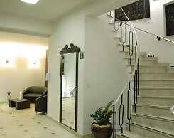 Turrance White Hotel