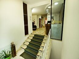 Turrance White Hotel