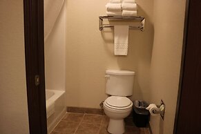 Cobblestone Inn and Suites - Lake View
