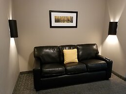 Okoboji Inn & Suites