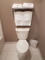 Okoboji Inn & Suites