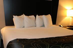 Okoboji Inn & Suites