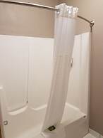 Okoboji Inn & Suites