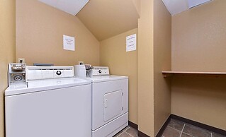 AmericInn by Wyndham Fergus Falls - Conference Center