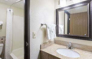 AmericInn by Wyndham Fergus Falls - Conference Center